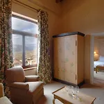 Santa Marina & Hotell