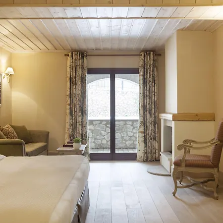 Santa Marina & Αράχωβα