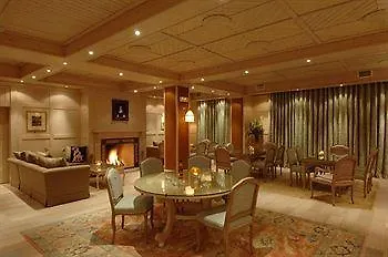 Santa Marina & Ξενοδοχείο Αράχωβα