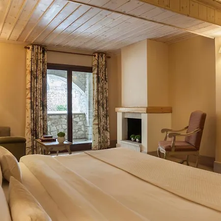 Santa Marina & Αράχωβα