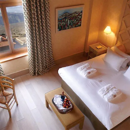 Santa Marina & 5* Αράχωβα