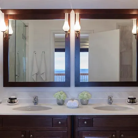 Santa Marina & Ξενοδοχείο 5*