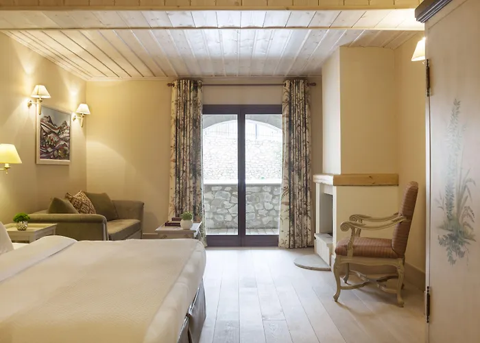 Santa Marina & Αράχωβα