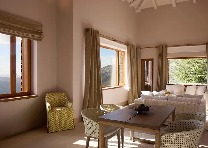 Santa Marina & 5* Αράχωβα