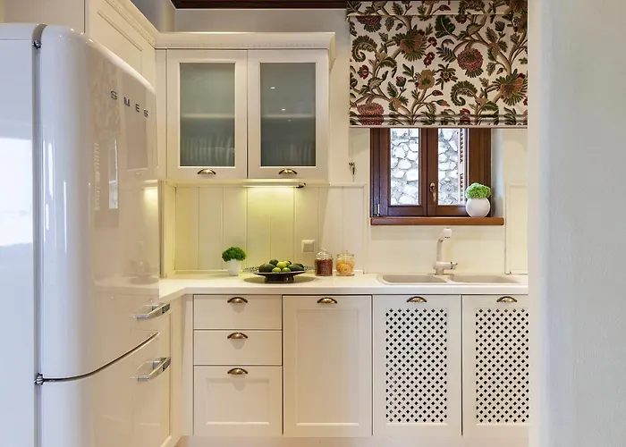 Santa Marina & Αράχωβα